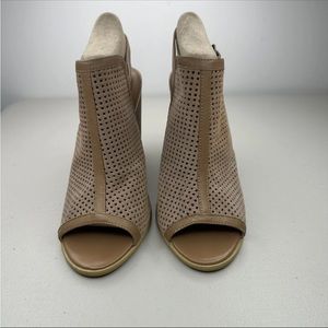 Kelsi Dagger Goya High Heels Size 9.5 M Tan Peep Toe Stacked Shootie Ankle Pumps